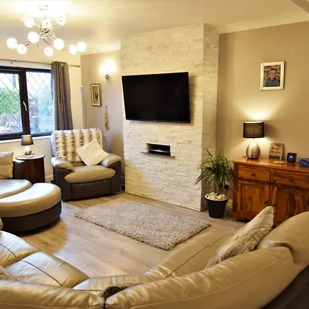 Mikes At Menai - Stylish & Spacious 3 Bed House In Menai Bridge. Exterior photo